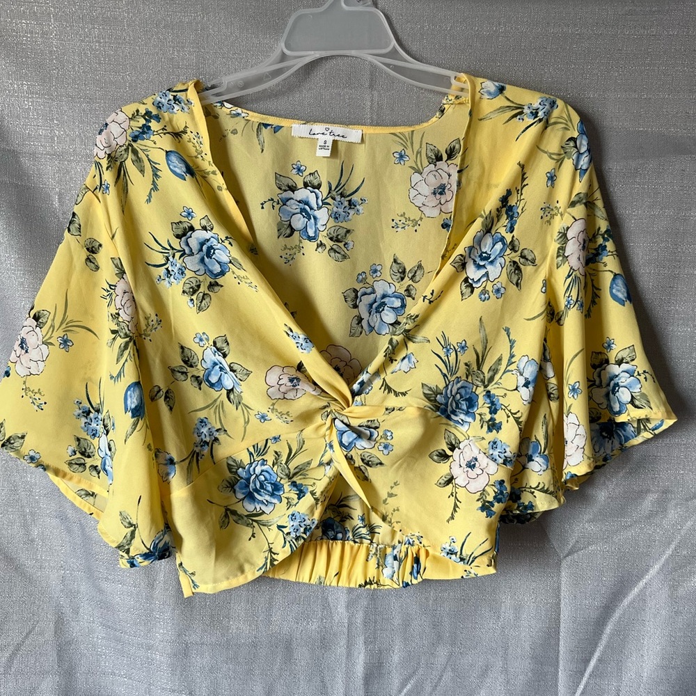 Twist knot front crop top size S